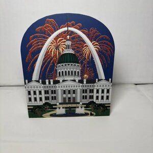 Cats Meow The Old Courthouse And The Great Arch